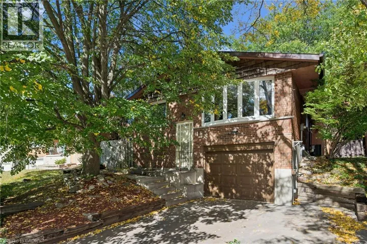 128 BRIAR KNOLL Drive, Kitchener, Ontario N2E2B8