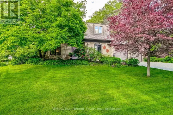 215 BRIAR HILL CRESCENT, Hamilton (Ancaster), Ontario L9G3M9