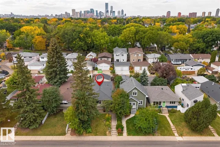 10320 76 ST NW NW, Edmonton, Alberta T6A3A7