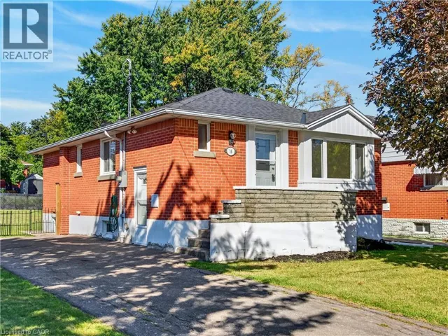 16 NOTTINGHAM Avenue, Hamilton, Ontario L8T3N5