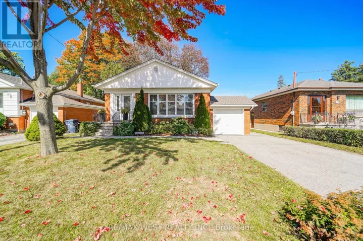 18 NASHLAND AVENUE, Toronto (Princess-Rosethorn), Ontario M9B2V4