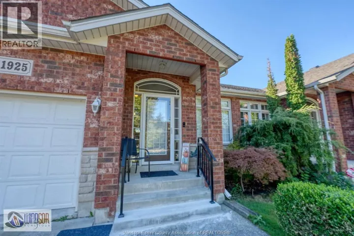 11925 COBBLESTONE, Windsor, Ontario N8P1T7