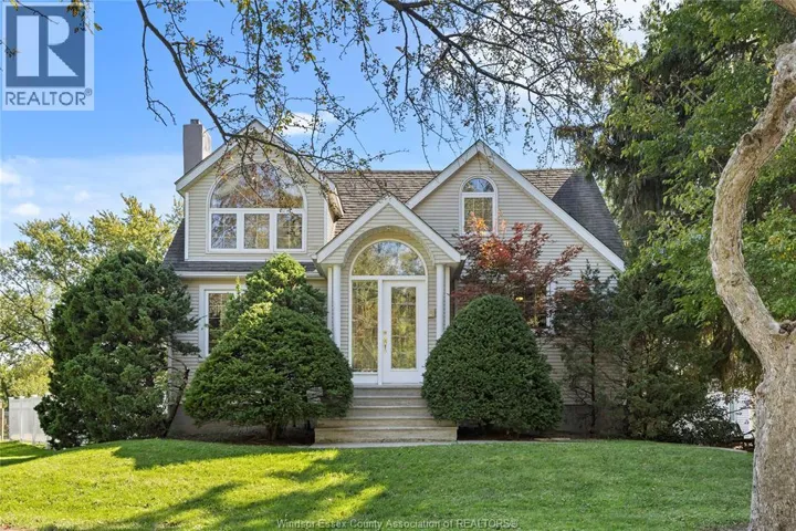 3926 ROSELAND DRIVE West, Windsor, Ontario N9G2Z5