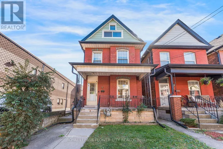 11 MCNEIL STREET, Hamilton (Central), Ontario L8R2C3
