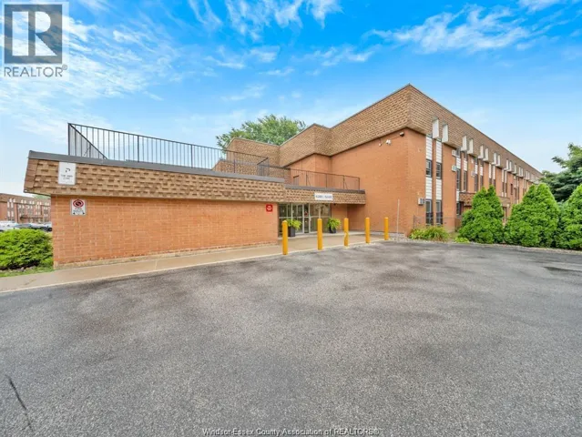 6339 THORNBERRY CRESCENT, Windsor, Ontario N8T3A5