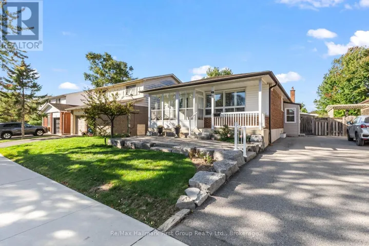 8 CALAIS STREET, Whitby (Lynde Creek), Ontario L1N5M1