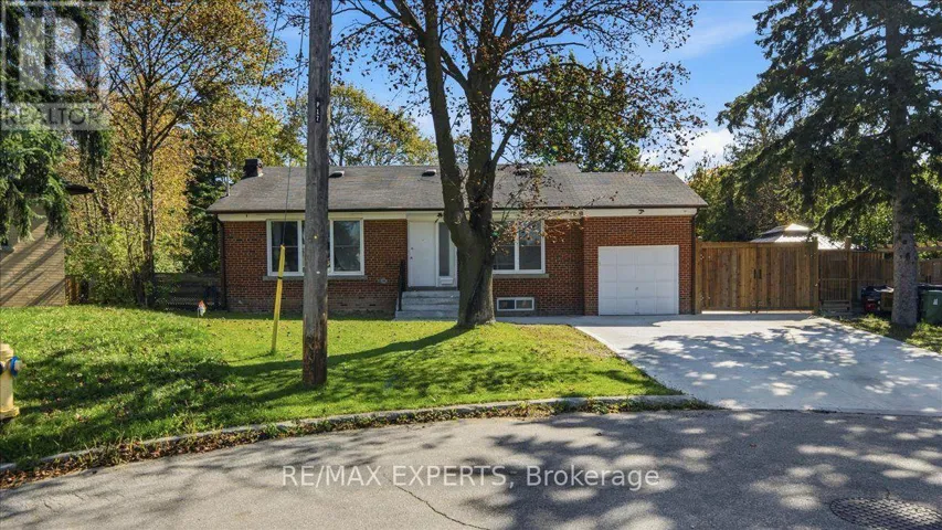 18 ROBSON PLACE, Toronto (Newtonbrook West), Ontario M2R2Y3