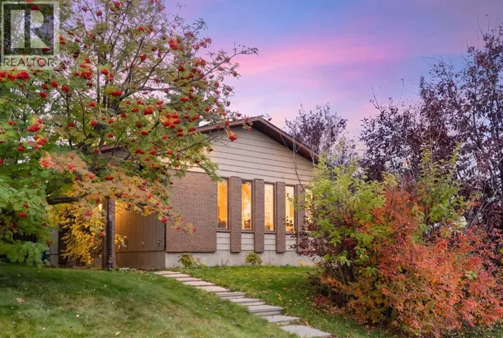 107 Bermuda Close NW, Calgary, Alberta T3K1G4
