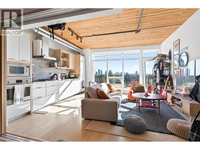 406 4223 HASTINGS STREET, Burnaby, British Columbia V5C2J5