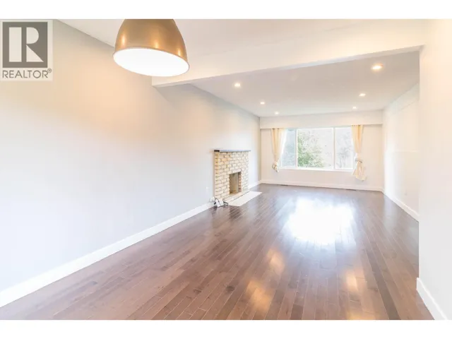 6093 6TH STREET, Burnaby, British Columbia V5E3S2