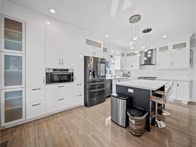 27649 LUNDEBERG AVENUE, Abbotsford, British Columbia V4X0B8