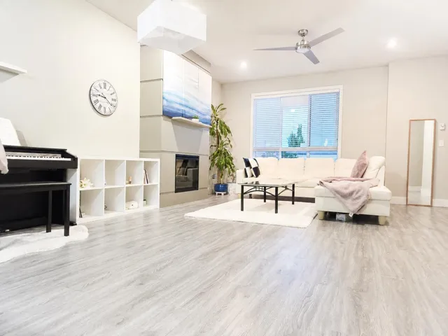 10 1938 NORTH PARALLEL ROAD, Abbotsford, British Columbia V3G0H1