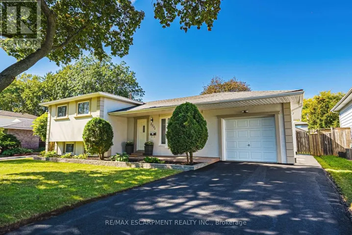 2231 URWIN CRESCENT, Oakville (WO West), Ontario L6L2T3