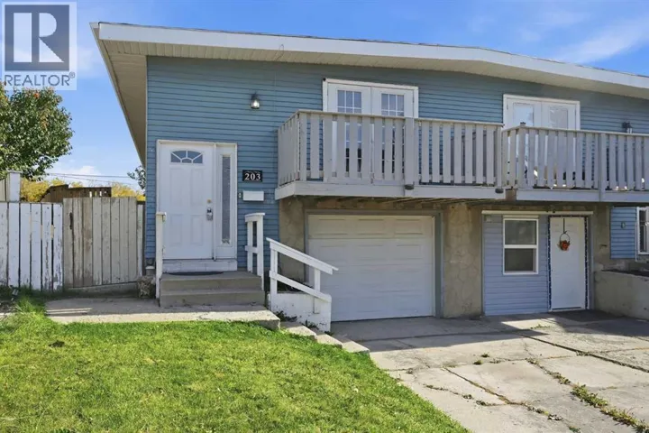 203 Penbrooke Close SE, Calgary, Alberta T2A3N9