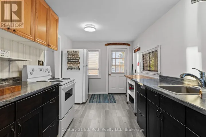 Full Kitchen w more waterviews