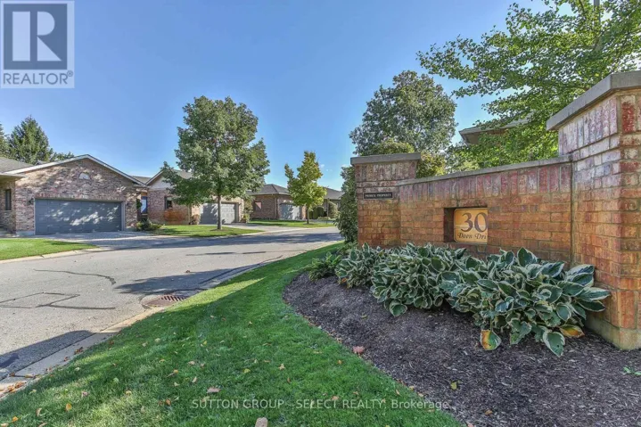 32 - 30 DOON DRIVE, London North (North G), Ontario N5X3X2