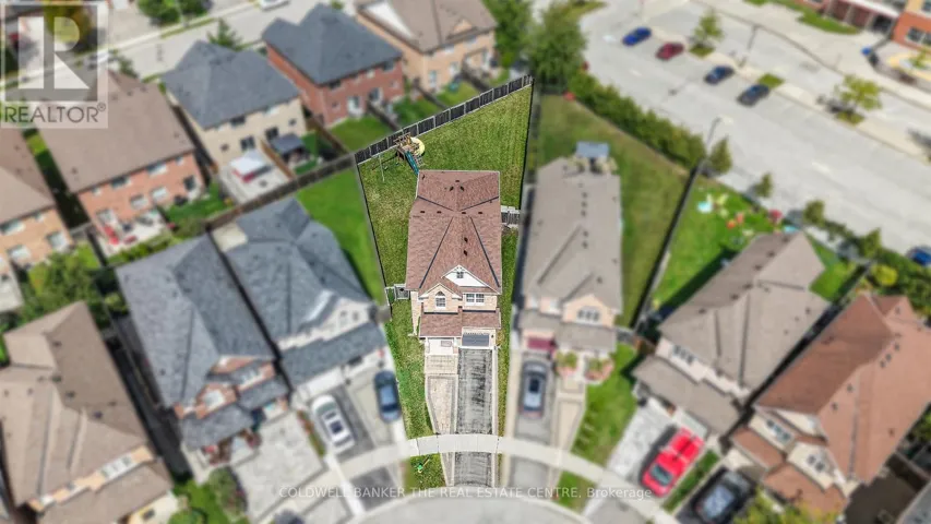 18 HEREFORDSHIRE CRESCENT, Newmarket (Woodland Hill), Ontario L9N0B7