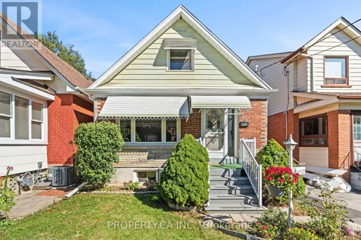 16 WARREN CRESCENT, Toronto (Lambton Baby Point), Ontario M6S4S2