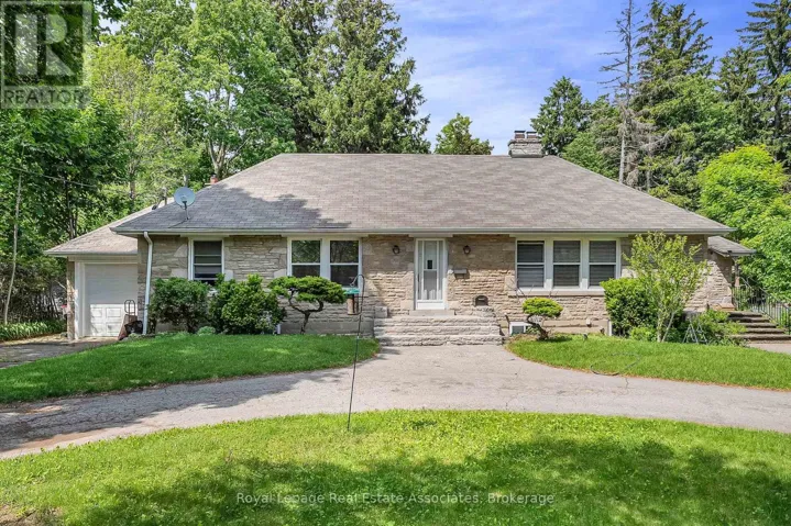 11 BEN MACHREE DRIVE, Mississauga (Port Credit), Ontario L5H2S2