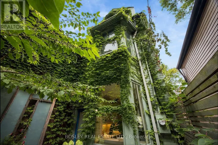 33 1/2 HENRY STREET, Toronto (Kensington-Chinatown), Ontario M5T1W9