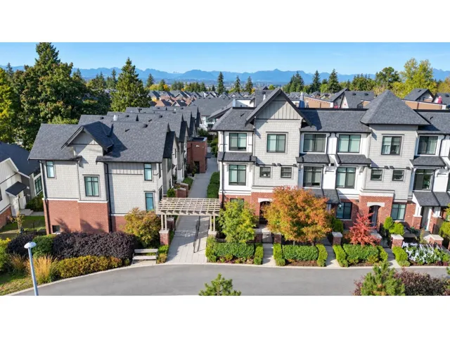 203 16528 24A AVENUE, Surrey, British Columbia V3Z0P4