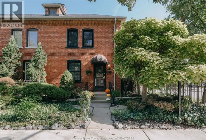 896 MONMOUTH ROAD, Windsor, Ontario N8Y3L4