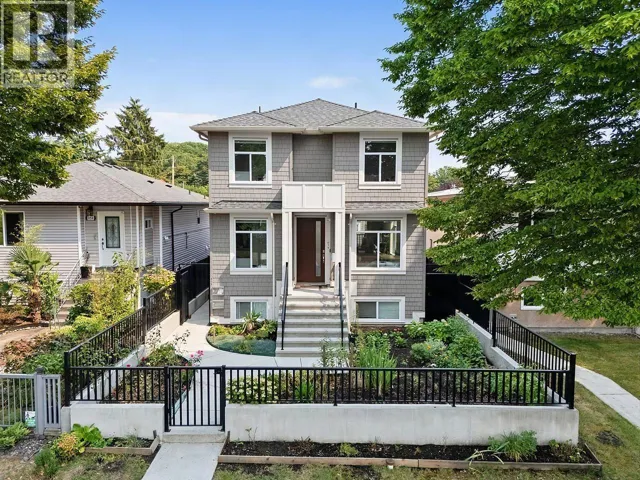 636 CASSIAR STREET, Vancouver, British Columbia V5K4N2