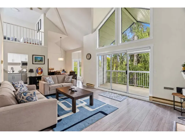 315 13918 72 AVENUE, Surrey, British Columbia V3W0T4