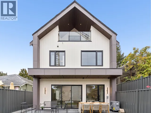 2 1986 E 8TH AVENUE, Vancouver, British Columbia V5N1V1