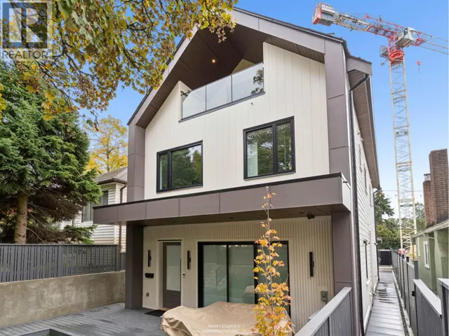 1 1986 E 8TH AVENUE, Vancouver, British Columbia V5N1V1