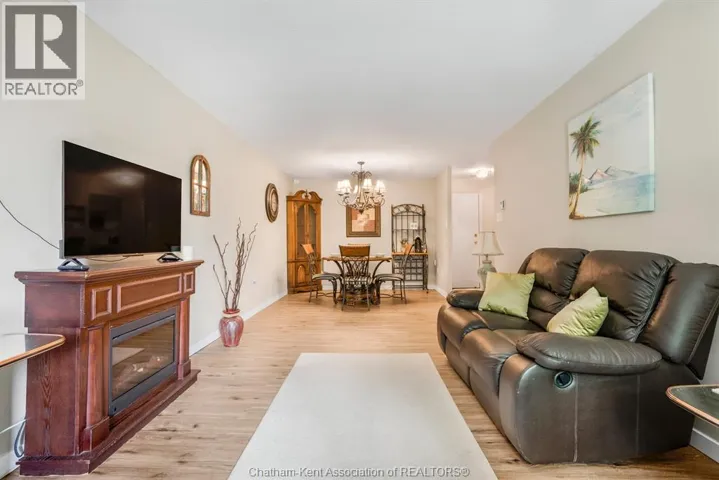 150 PARK AVENUE East Unit# 211, Chatham, Ontario N7M3V6