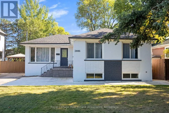 2086 BRIDGE ROAD, Oakville (WO West), Ontario L6L2E9