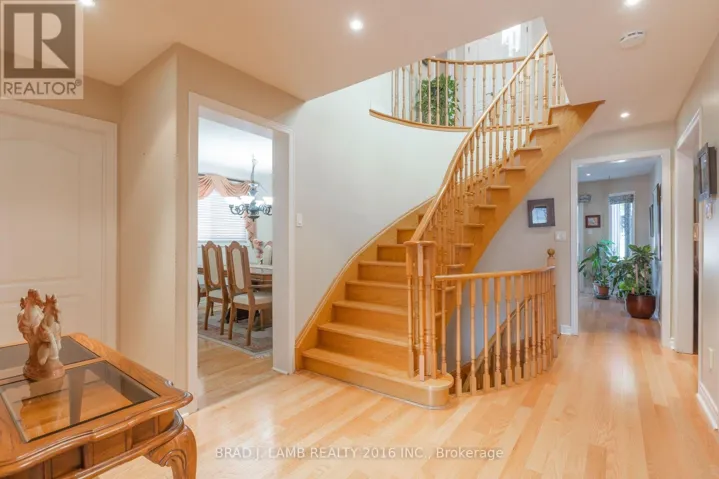 8 BURNLEY PLACE, Brampton (Heart Lake West), Ontario L6Z2V1