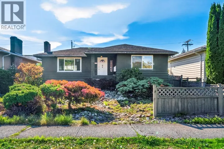 3232 W 16TH AVENUE, Vancouver, British Columbia V6K3E3