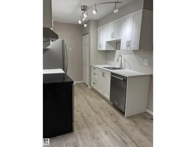 #10 14130 80 ST NW NW, Edmonton, Alberta T5C1L6