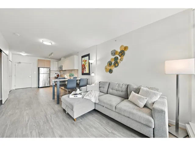 304 13303 CENTRAL AVENUE, Surrey, British Columbia V3T0K6