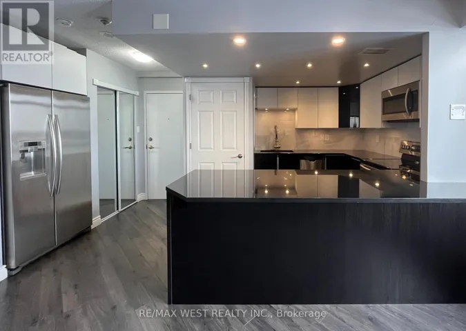 1007 - 300 WEBB DRIVE, Mississauga (City Centre), Ontario L5B3W3