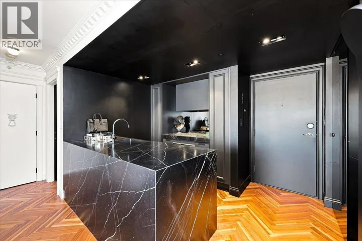 2503 198 AQUARIUS MEWS, Vancouver, British Columbia V6Z2Y4