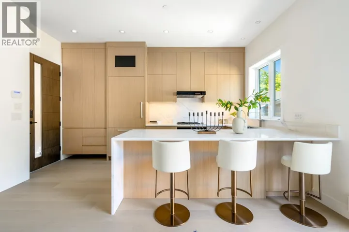 2 3771 W KING EDWARD AVENUE, Vancouver, British Columbia V6S1M8