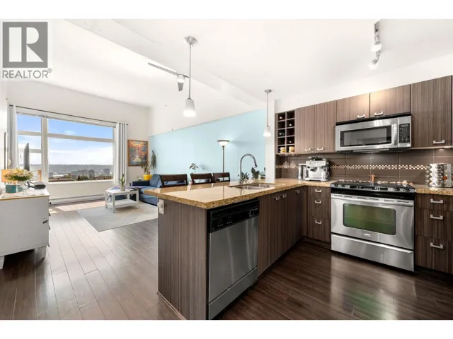 302 709 12TH STREET, New Westminster, British Columbia V3M4J7