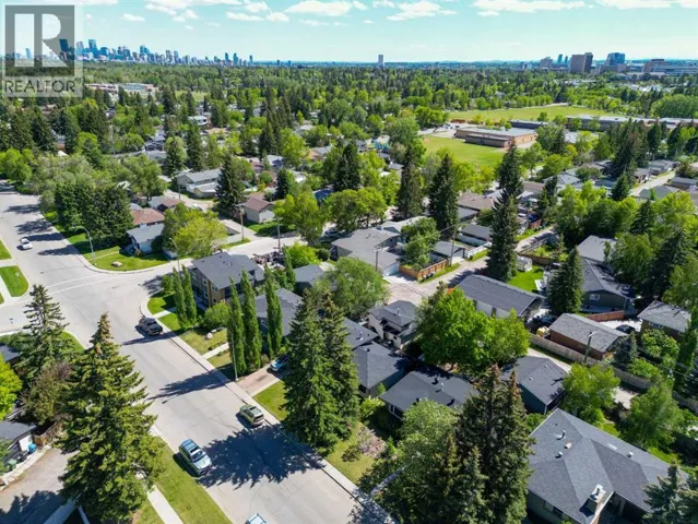 361 Capri Avenue NW, Calgary, Alberta T2L0J5