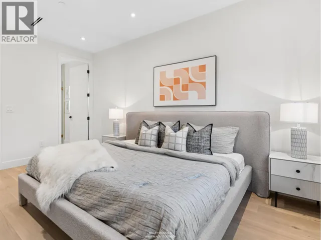 2543 E 2ND AVENUE, Vancouver, British Columbia V5T4C1
