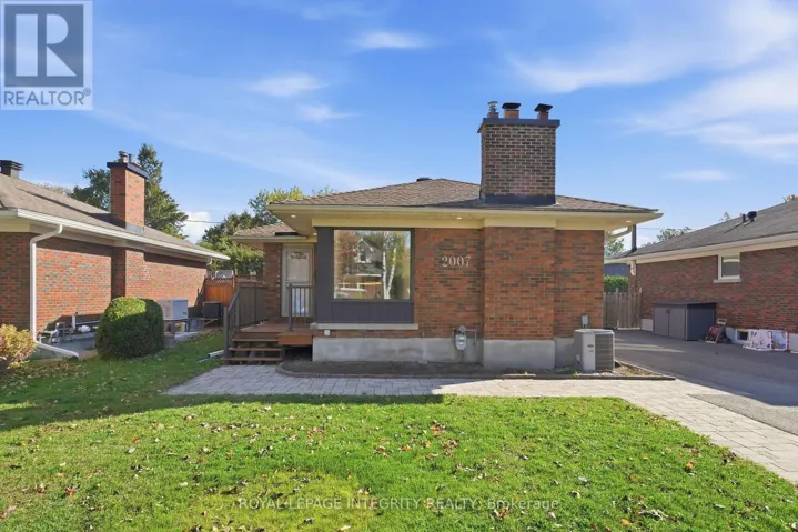 2007 DORVAL AVENUE, Ottawa, Ontario K1G2N6