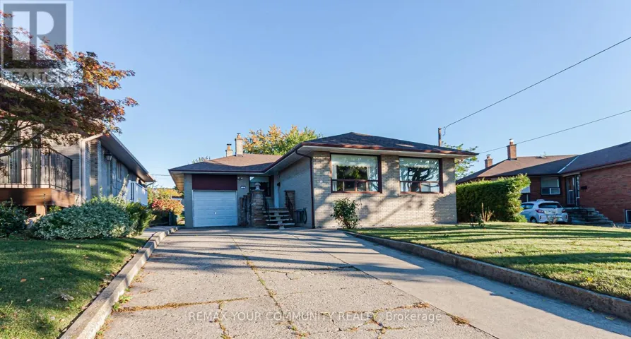 15 VALENCIA CRESCENT, Toronto (Maple Leaf), Ontario M6L1M3