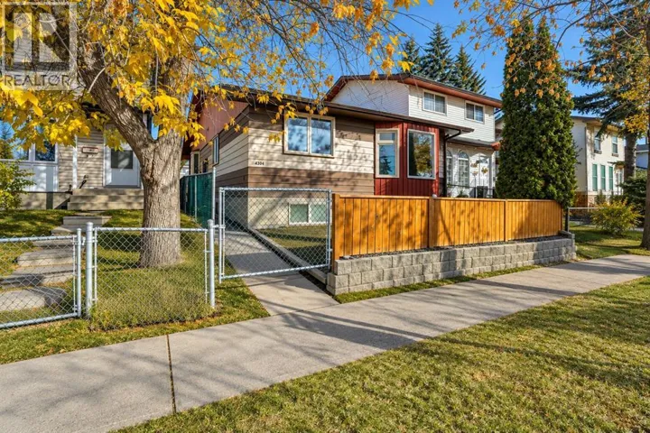 4304 44 Avenue NE, Calgary, Alberta T1Y3E3