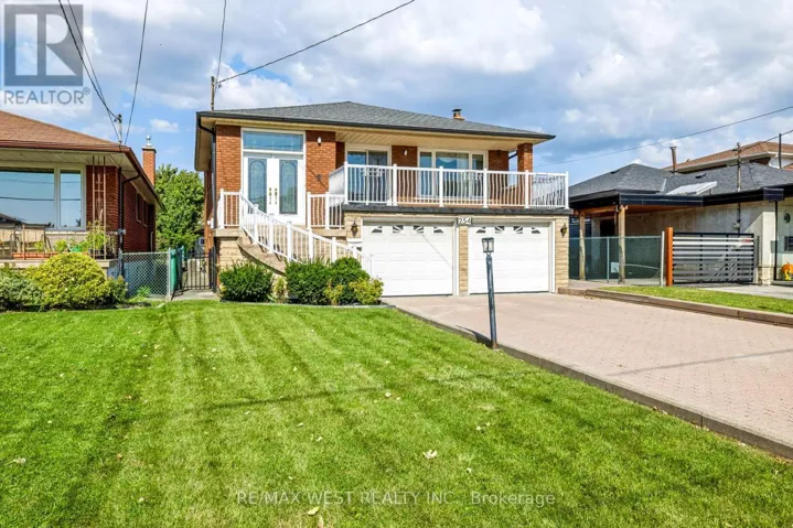 254 MAPLE LEAF DRIVE, Toronto (Rustic), Ontario M6L1P1