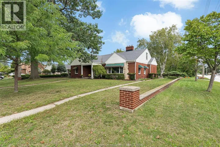 2494 BUCKINGHAM DRIVE, Windsor, Ontario N8T2B5