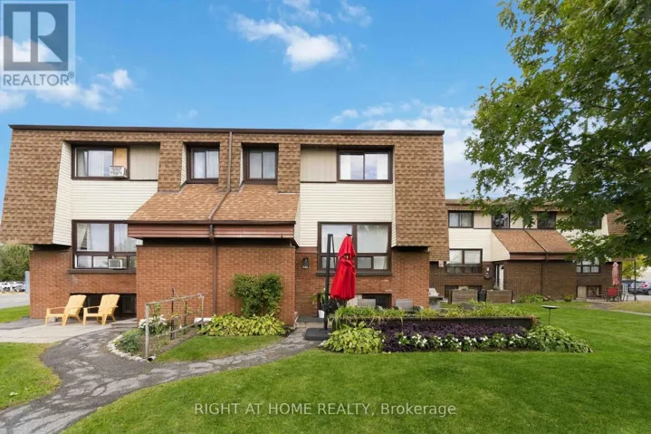 C - 23 WOODVALE, Ottawa, Ontario K2G4H3