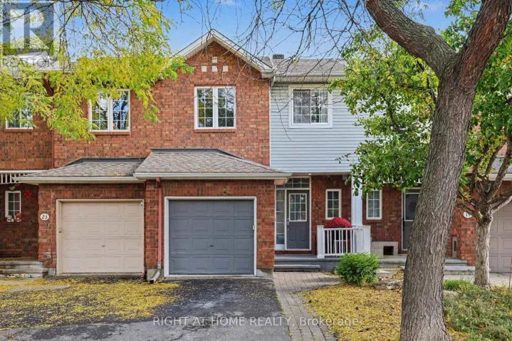 21 KETTLEBY STREET, Ottawa, Ontario K2K3C4