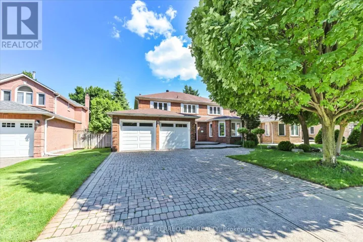 2216 DUNVEGAN AVENUE, Oakville (FD Ford), Ontario L6J6P7